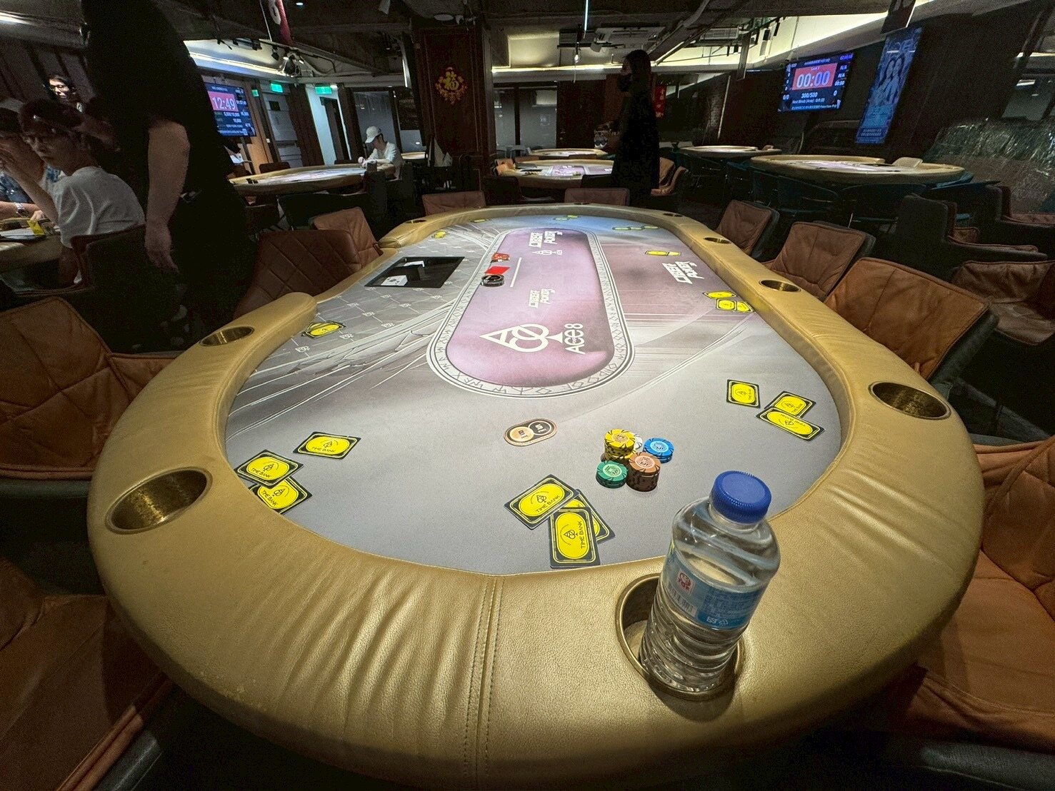 台北Ace8のポーカーテーブルと店内設備