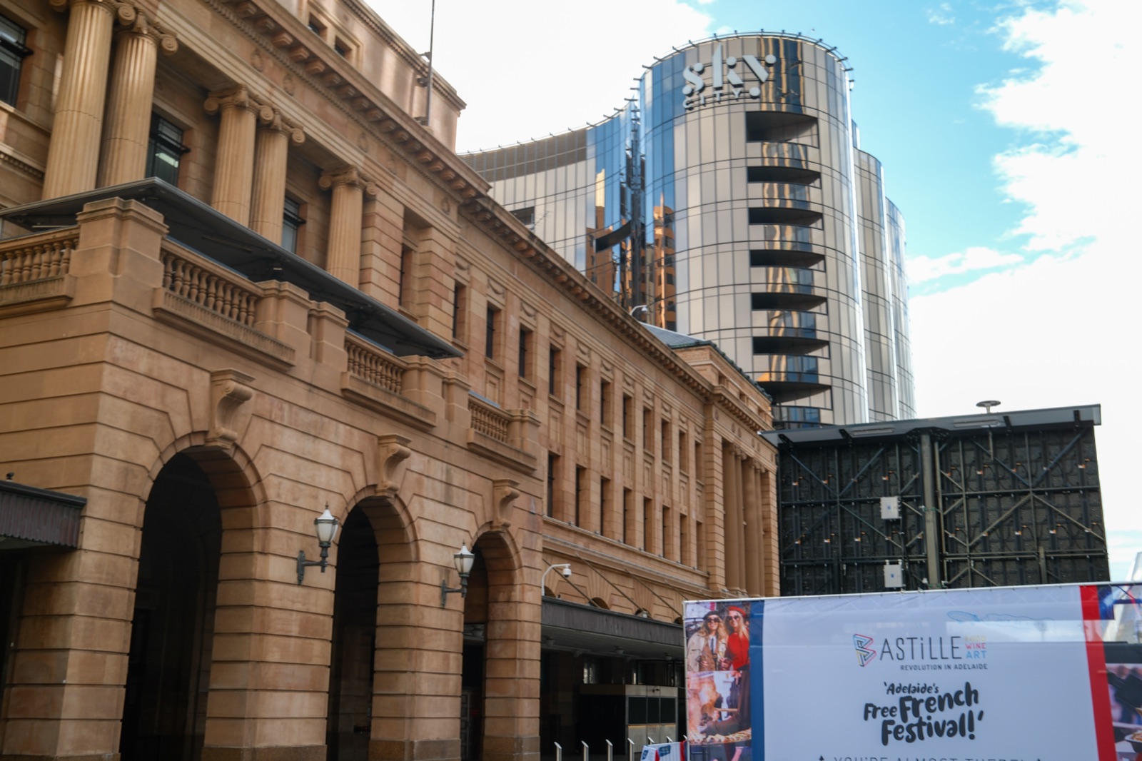 SkyCity Adelaide（スカイシティ・アデレード）— アデレード駅隣接のカジノ外観