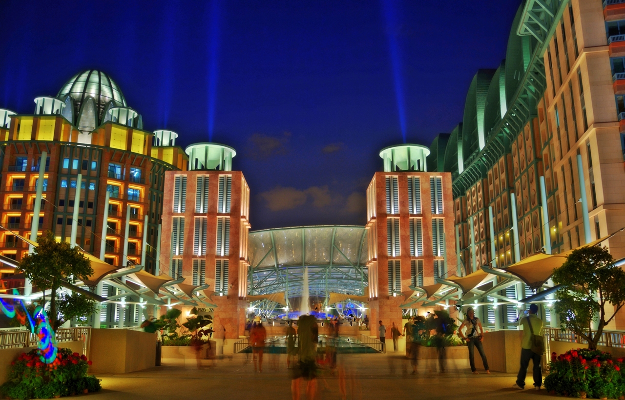 Resorts World Sentosa（リゾート・ワールド・セントーサ）の入口 — シンガポール唯一の本格ポーカールーム