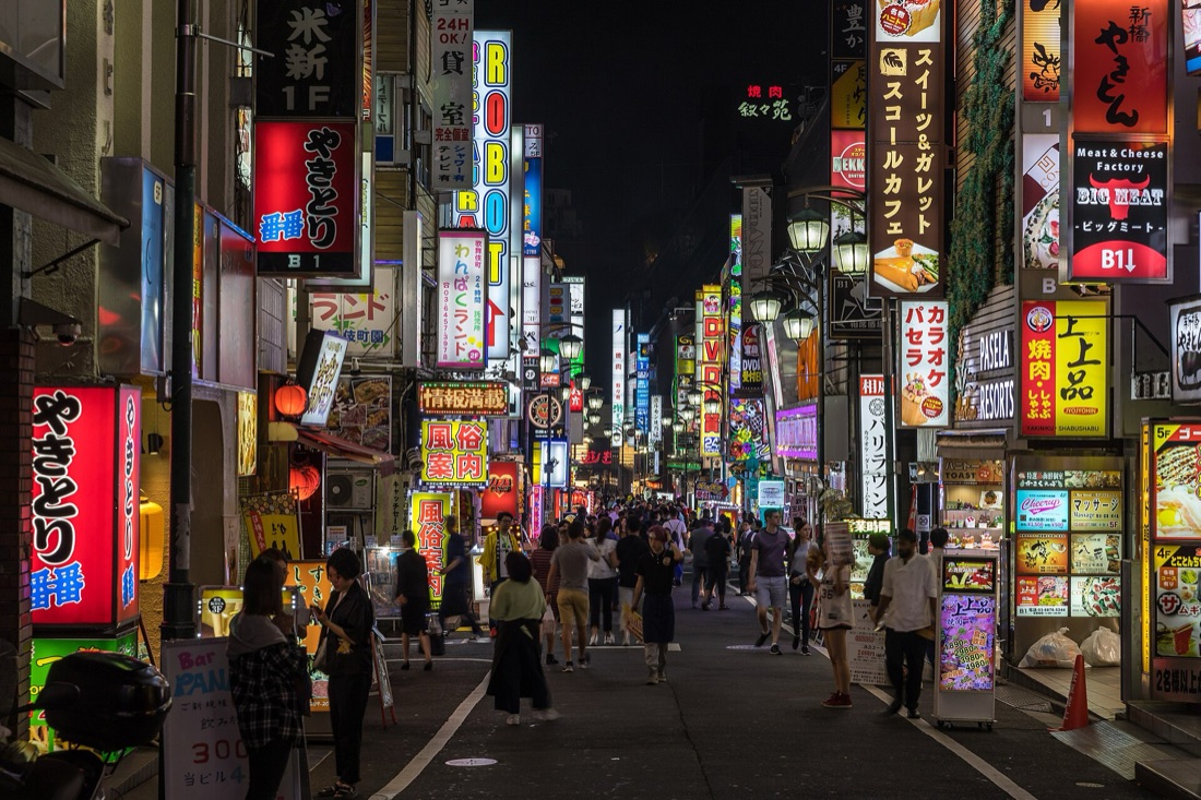 新宿・歌舞伎町のイメージ（歌舞伎町のネオン街）