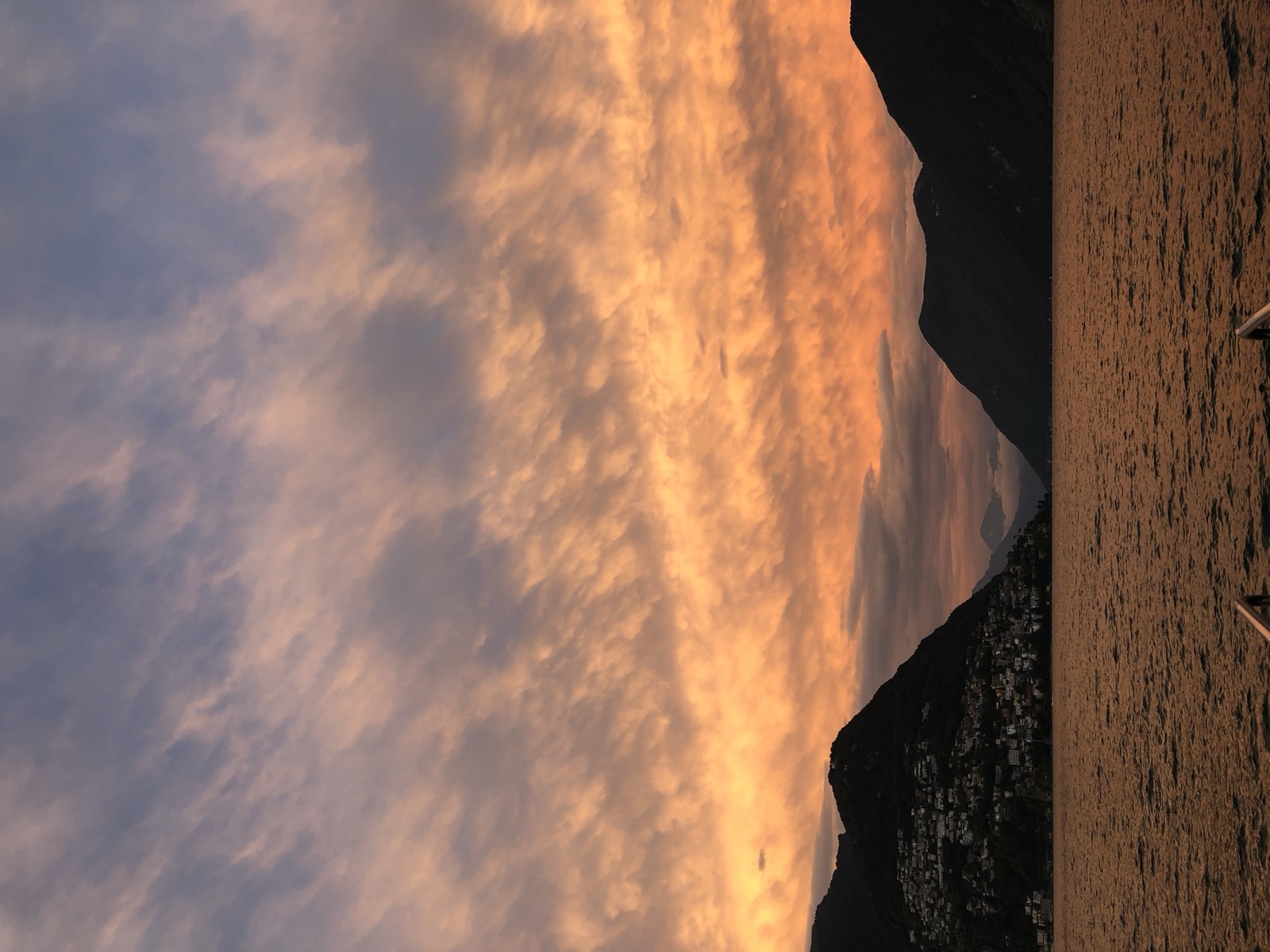 ルガーノ湖の夕景