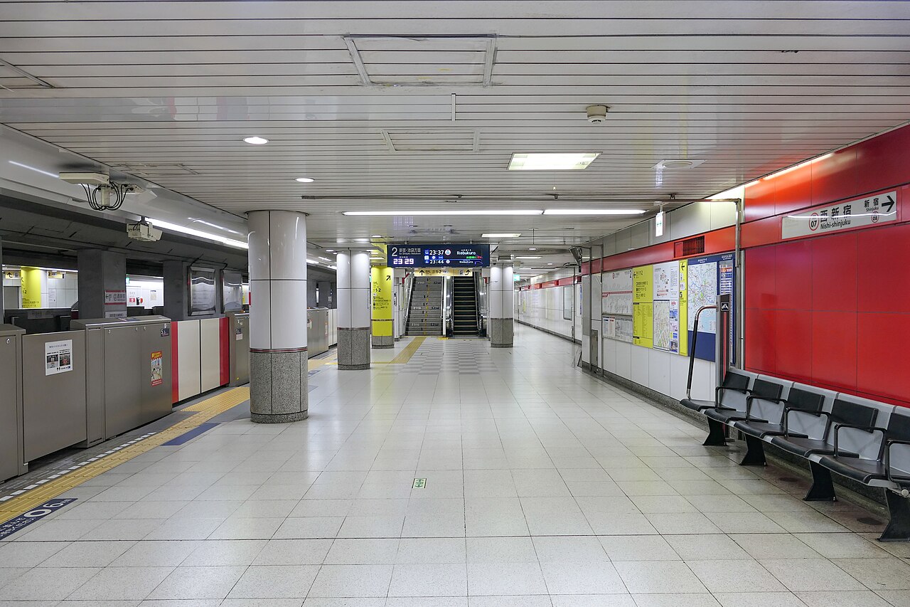 東京メトロ丸ノ内線・西新宿駅の2番線ホーム